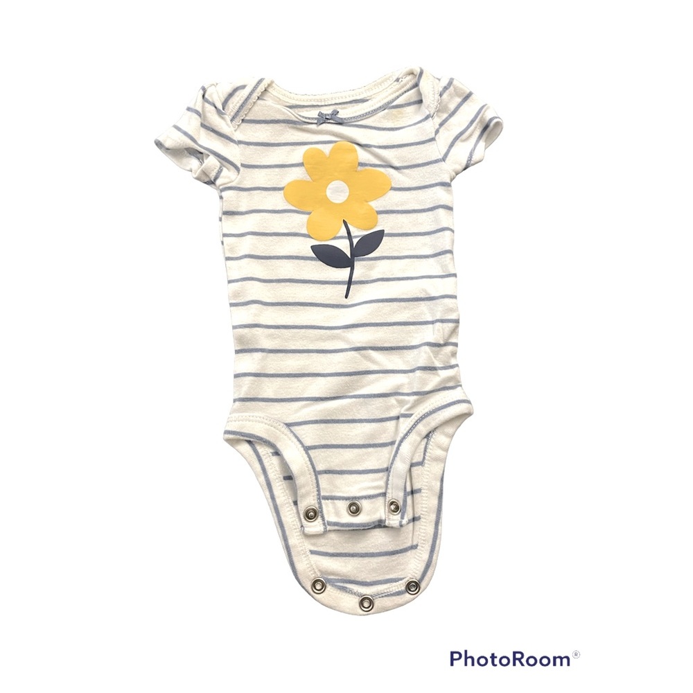 10/$10 🧸 Newborn onesie